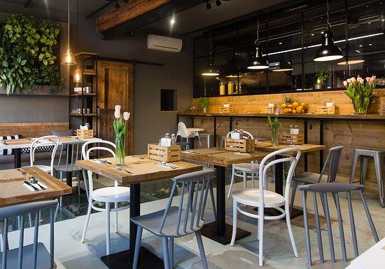 Bistro 11 Food & Wine